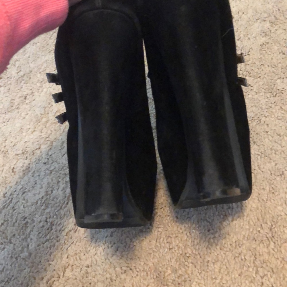 Heels - Picture 4 of 4